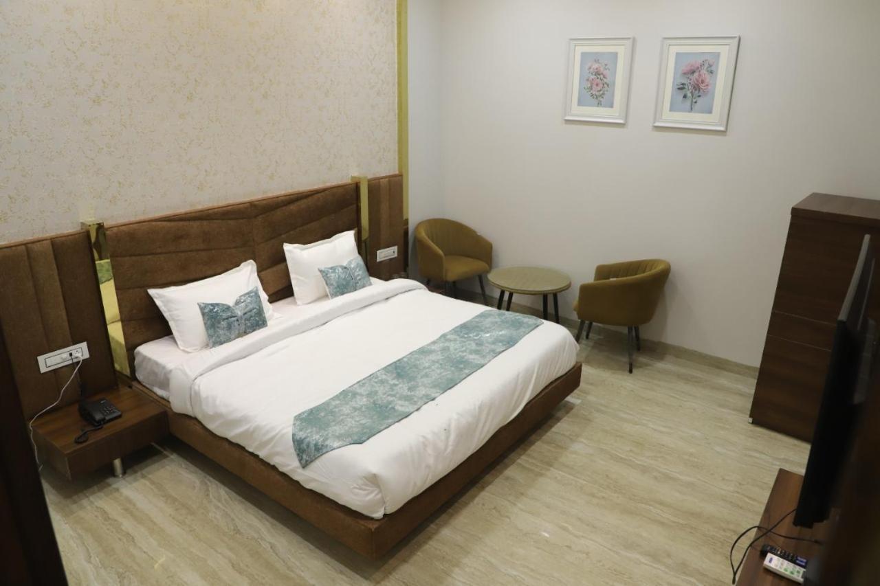 The Royal Casa Hotel Ludhiana Exterior foto